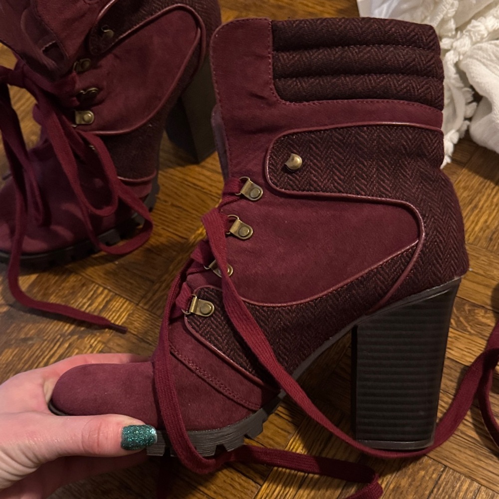 Stylish Burgundy Ankle Boots - Picture 1 of 3